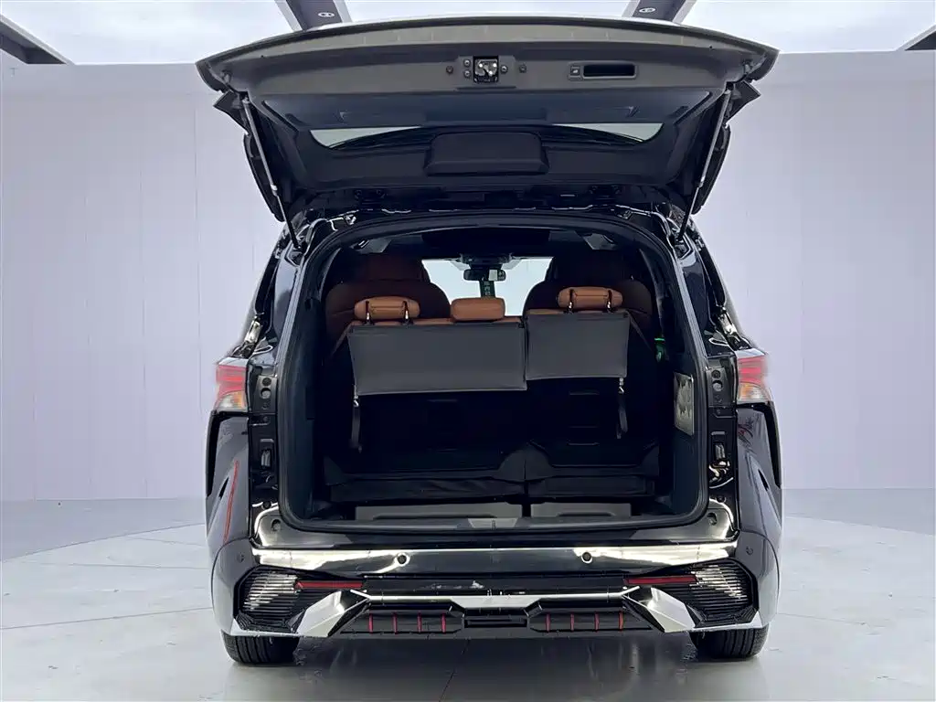Toyota Granvia — фото 15