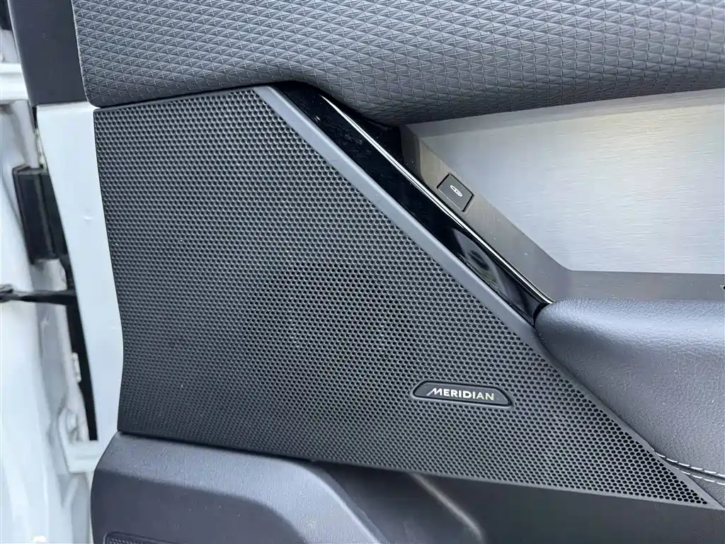 Land Rover Range Rover Velar 2021 — фото 18