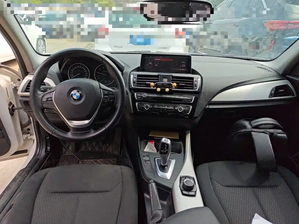 BMW 1 Series 2018 — фото 10
