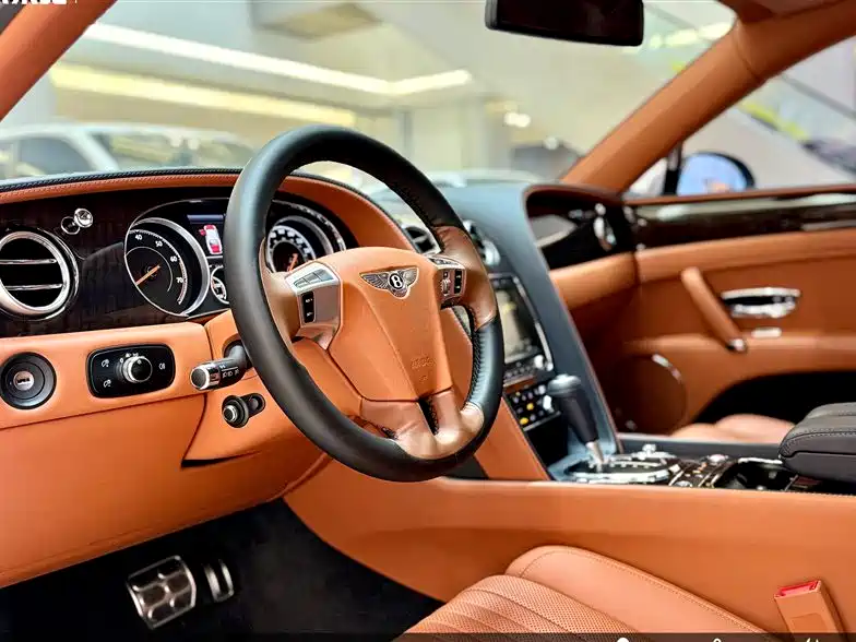 Bentley Flying Spur 2019 — фото 22