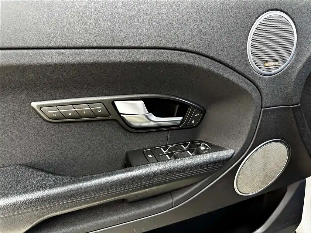 Land Rover Evoque 2015 — фото 12