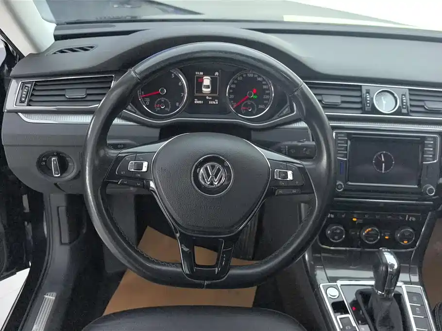Volkswagen Passat 2018 — фото 15