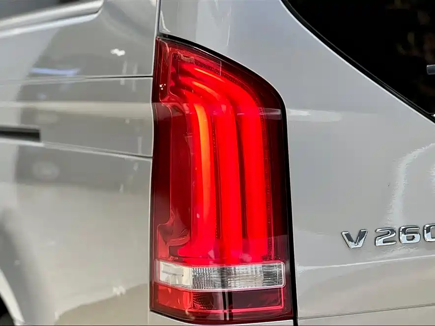 Mercedes-Benz V-Class 2020 — фото 17