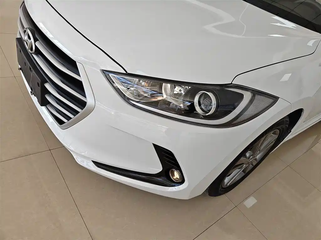 Hyundai Elantra 2018 — фото 24