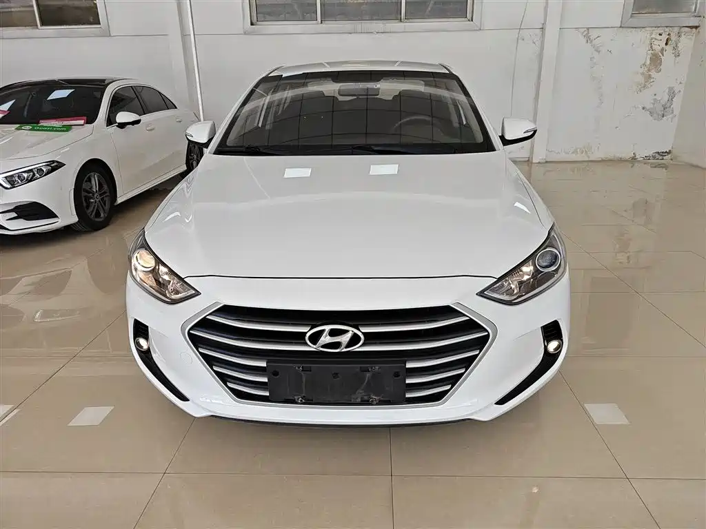 Hyundai Elantra 2018 — фото 3