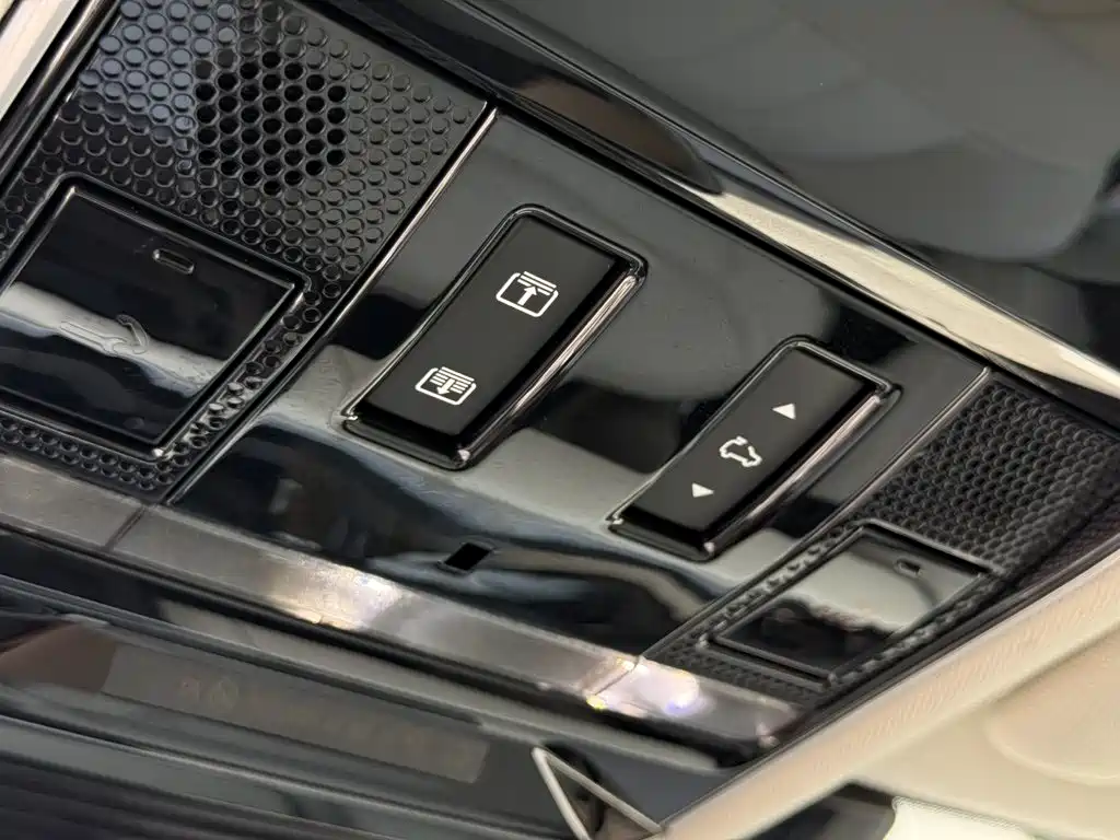 Land Rover Range Rover 2025 — фото 19