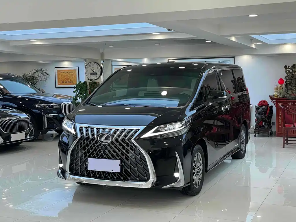 Lexus LM 2020