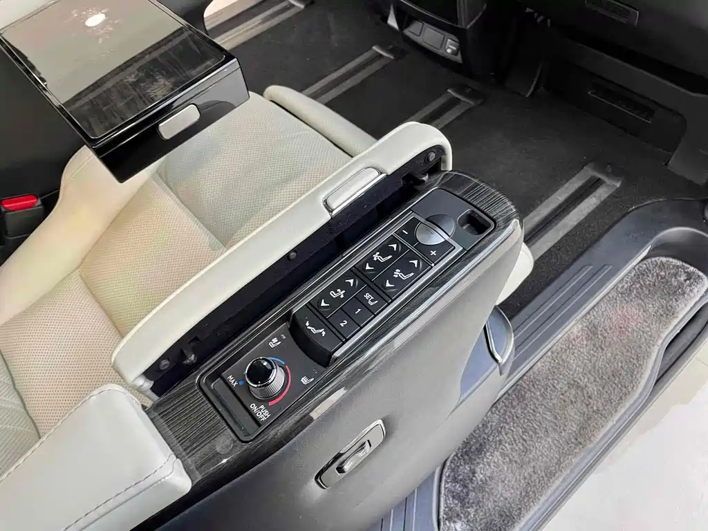 Lexus LM 2020 — фото 12