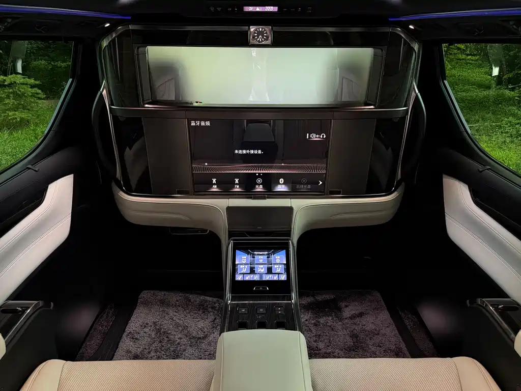 Lexus LM 2021 — фото 16