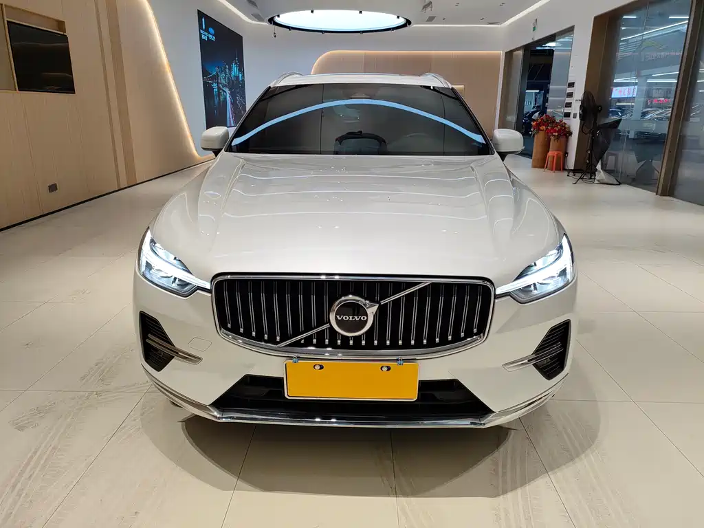 Volvo XC60 2022 — фото 3