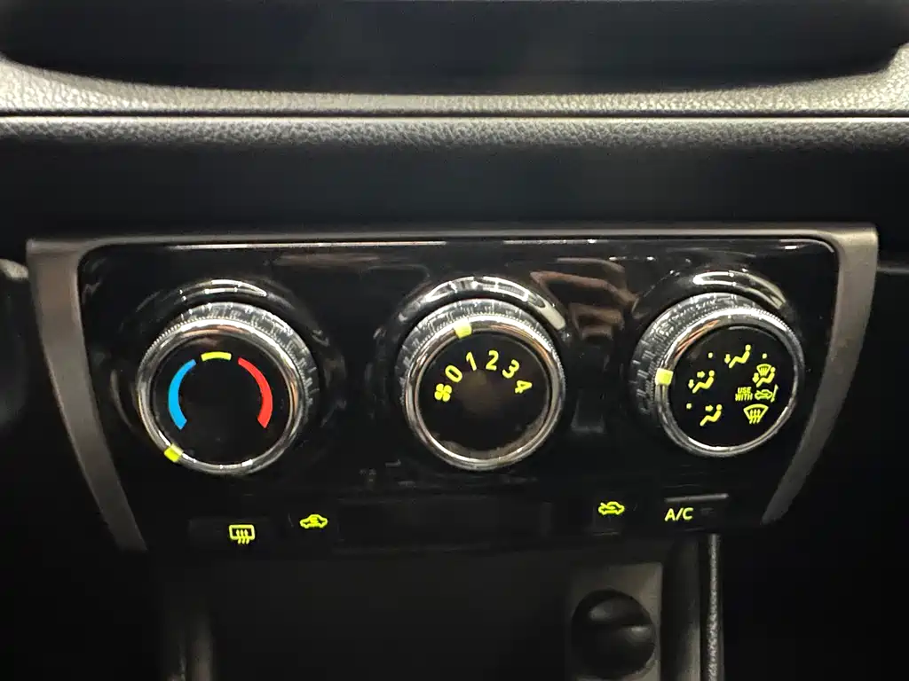 Toyota Yaris L 2022 — фото 14