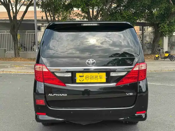 Toyota Alphard 2012