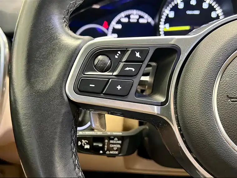Porsche Cayenne Hybrid 2020 — фото 25