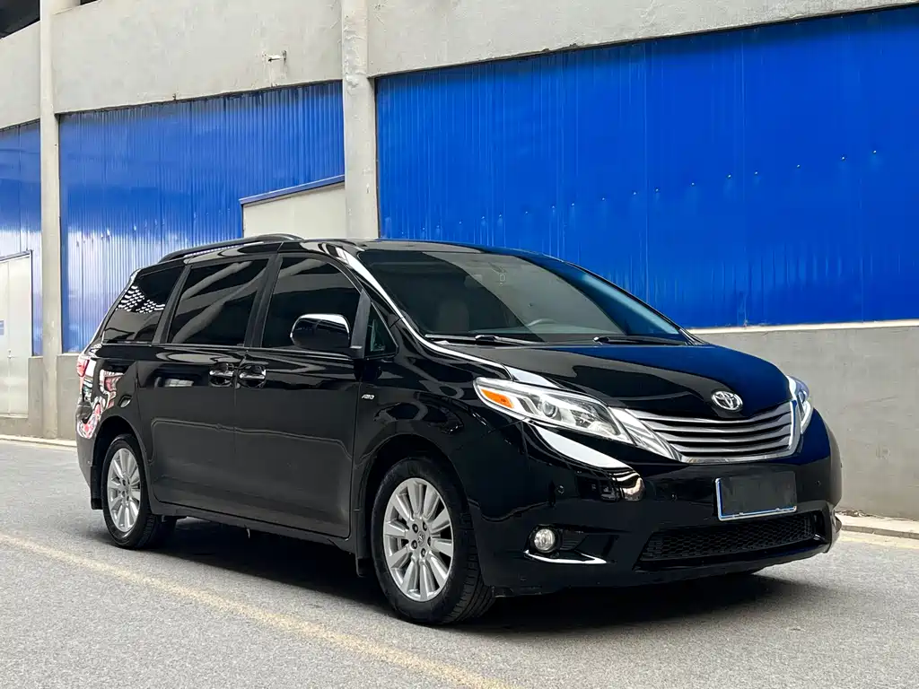 Toyota Sienna 2017 — фото 3