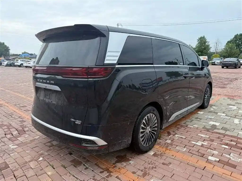 Denza D9 2025