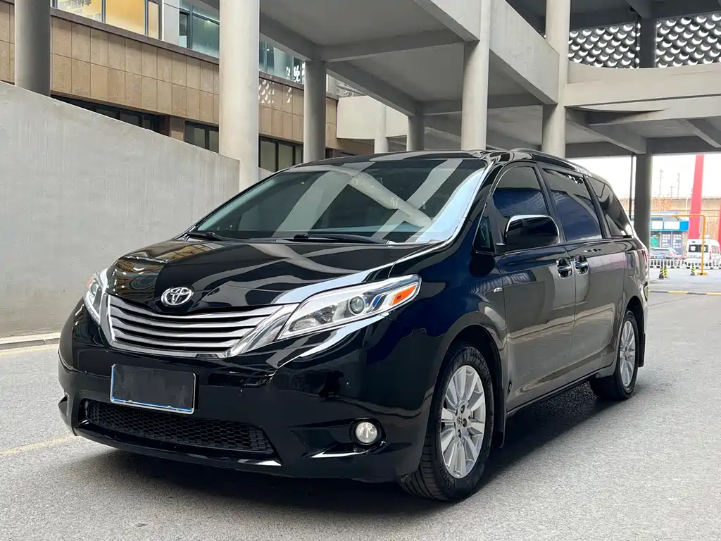 Toyota Sienna 2017 — фото 1