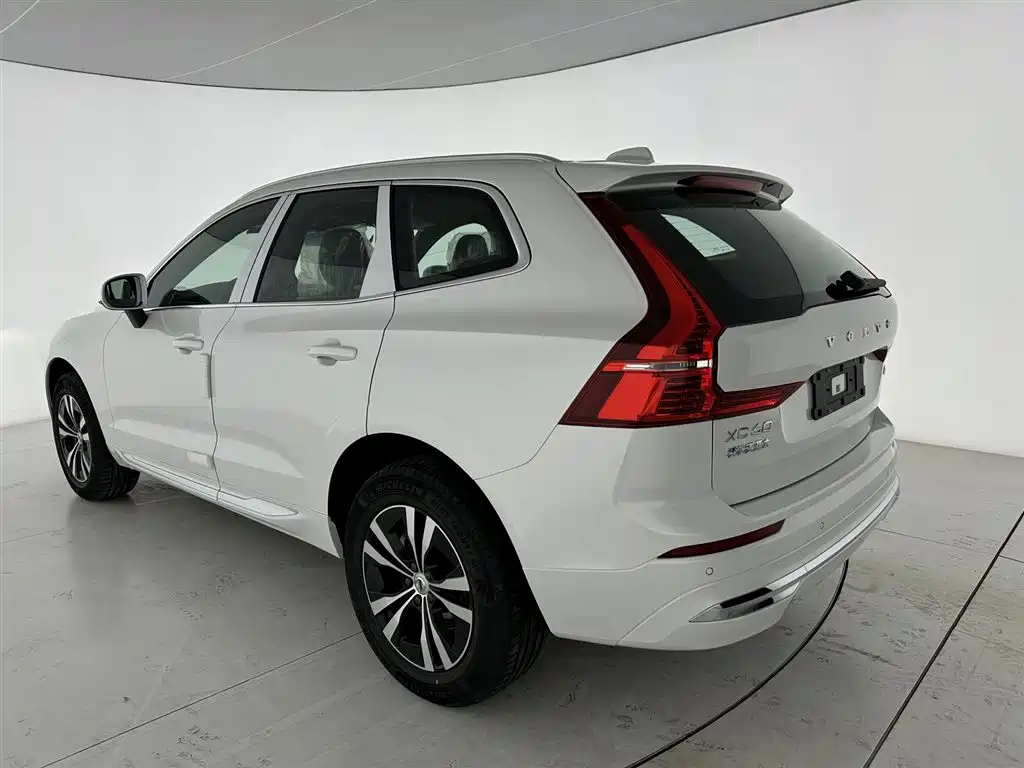 Volvo XC60 — фото 28