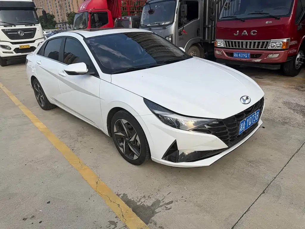 Hyundai Elantra 2023 — фото 3