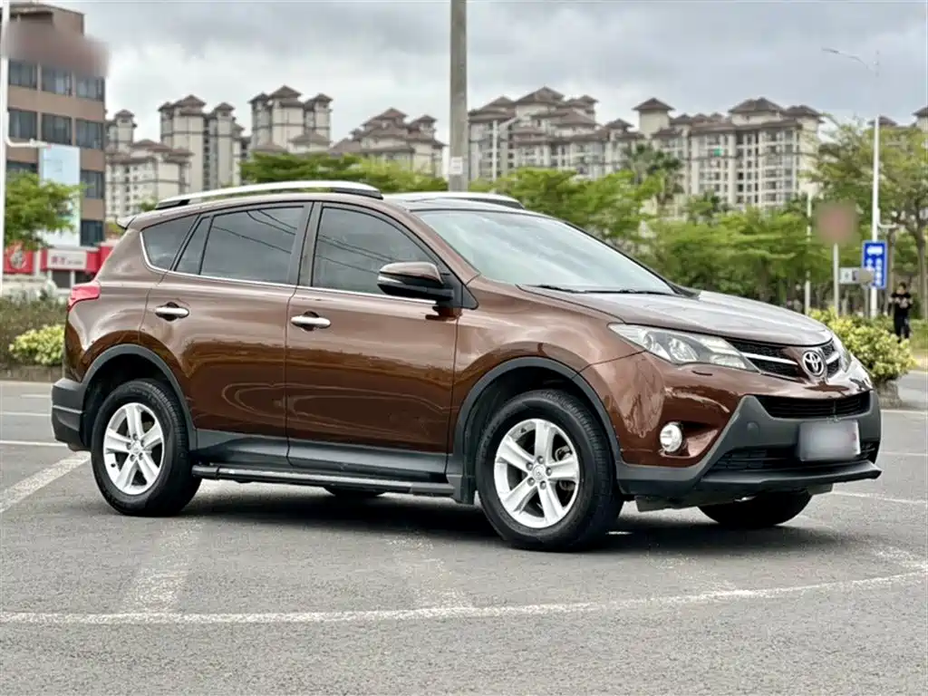 Toyota RAV4 2014 — фото 3