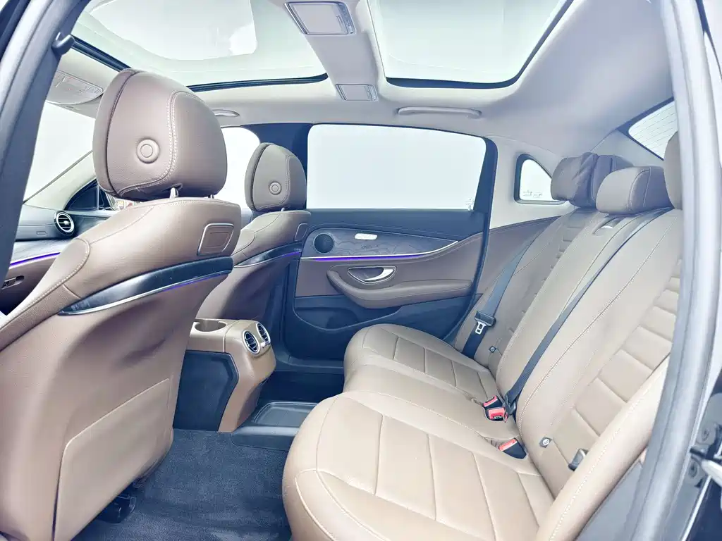 Mercedes-Benz E-Class 2019 — фото 12