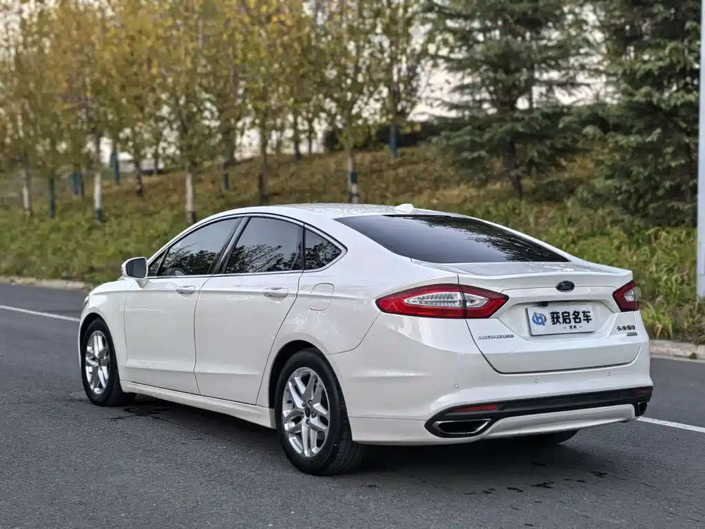 Ford Mondeo 2015 — фото 10