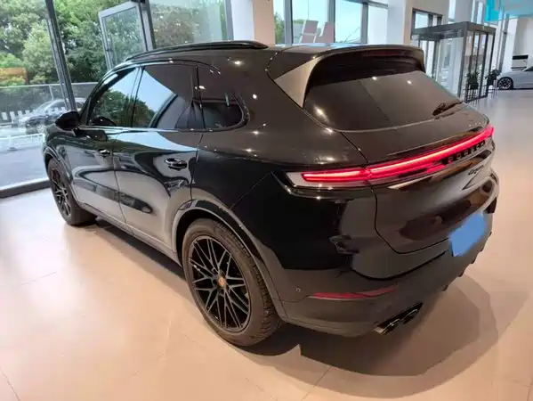 Porsche Cayenne 2025