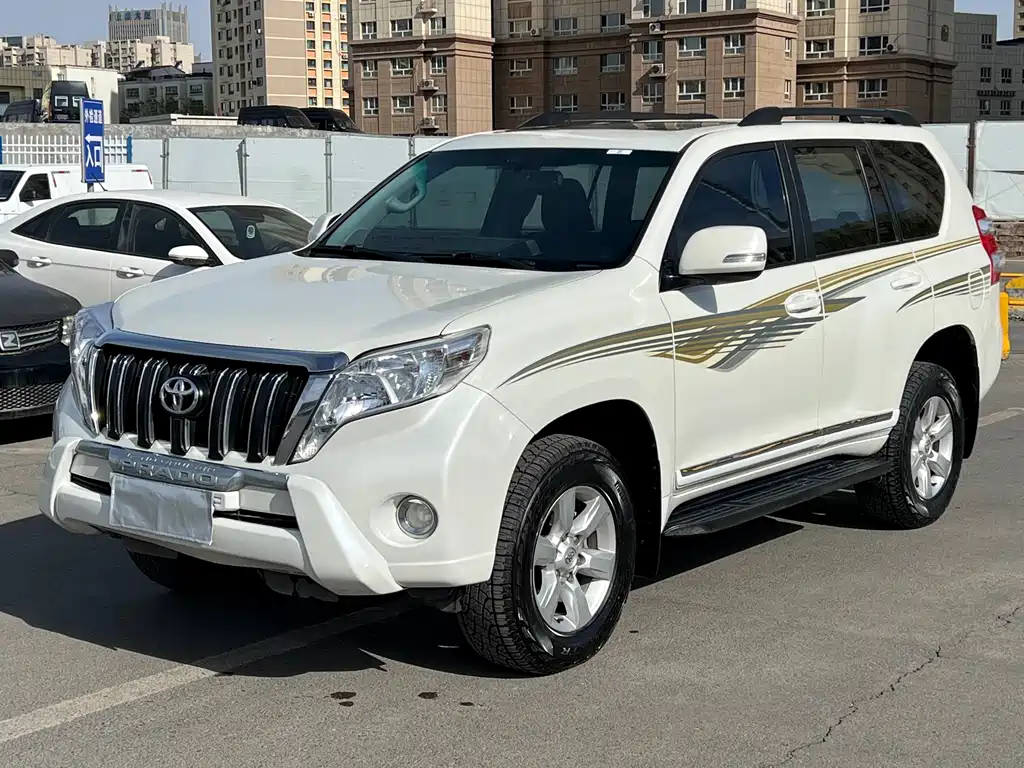 Toyota Prado 2015 — фото 1