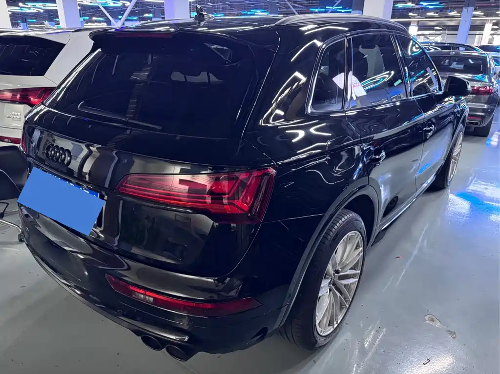 Audi Q5L 2022 — фото 11