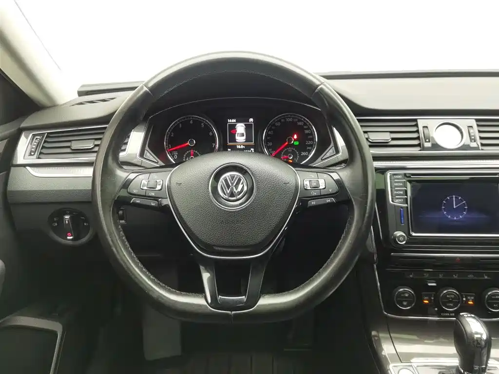 Volkswagen Passat 2016 — фото 11