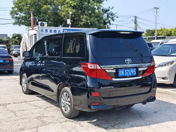 Toyota Alphard 2013