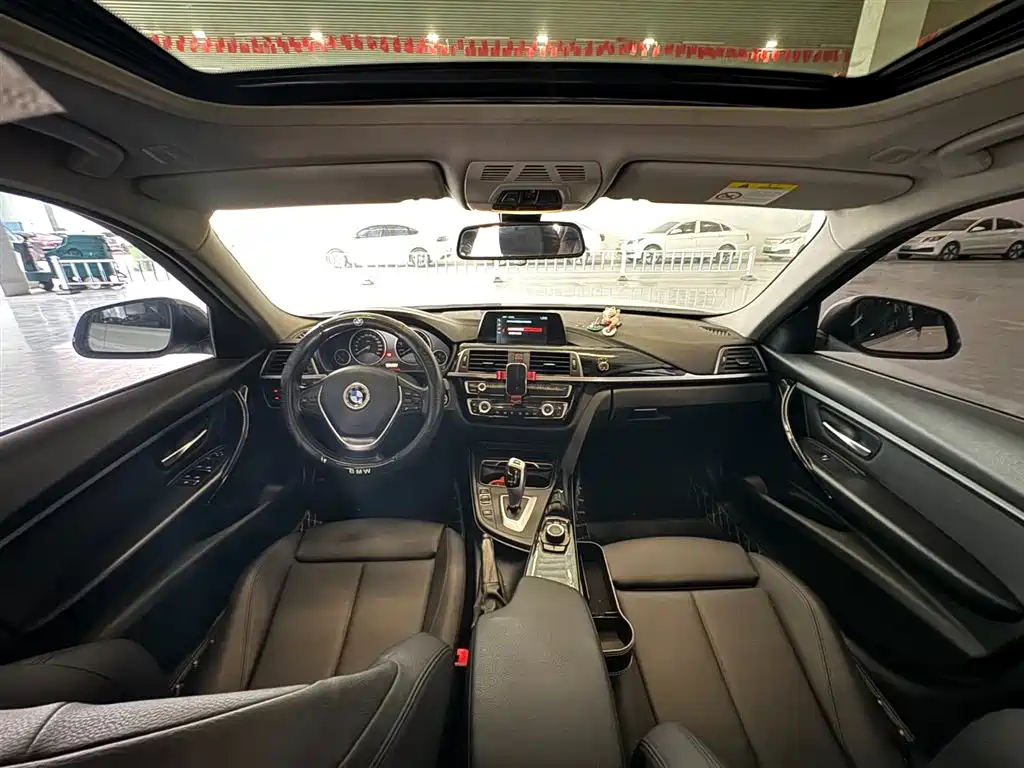 BMW 3 Series 2018 — фото 17
