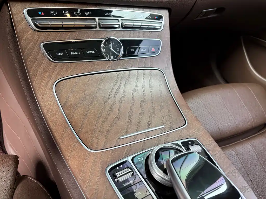 Mercedes-Benz E-Class 2018 — фото 19