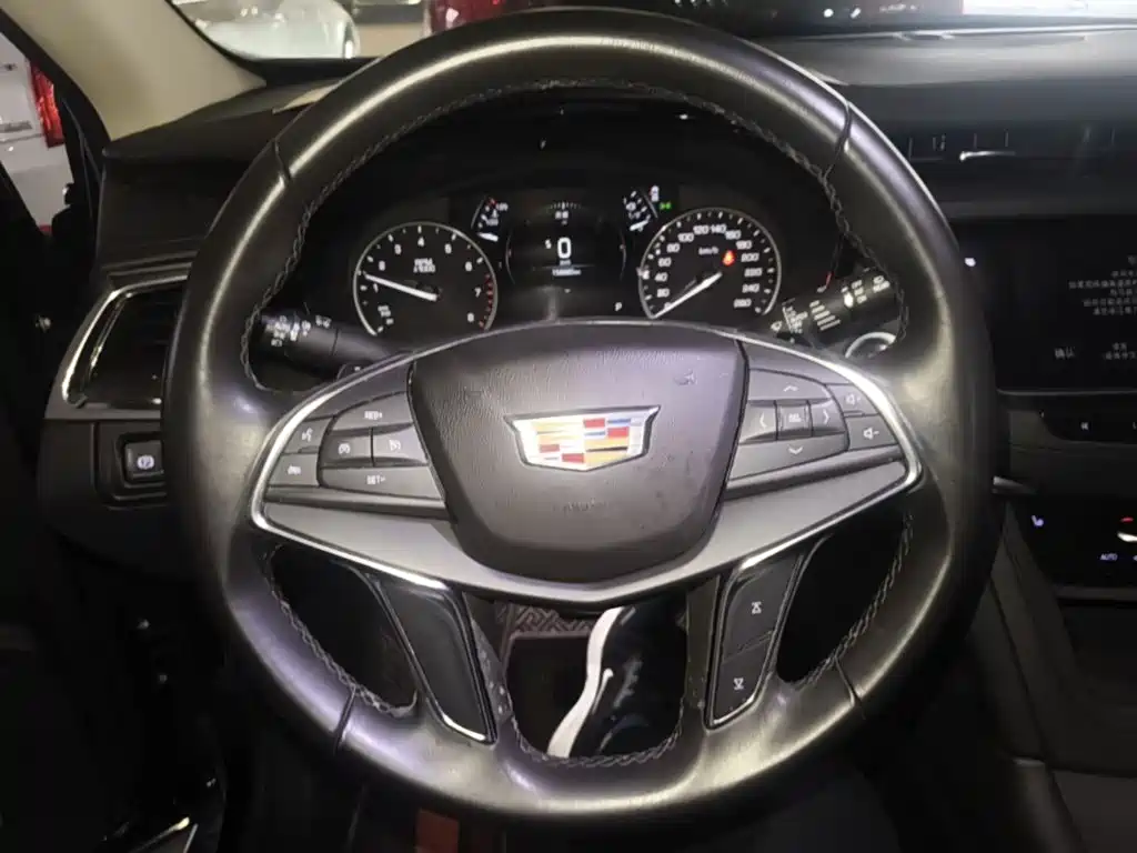 Cadillac XT5 2019 — фото 11