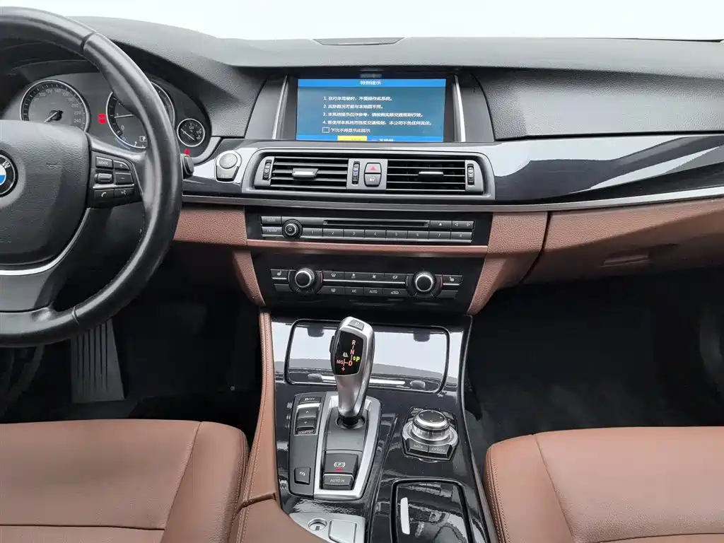BMW 5 Series 2016 — фото 12