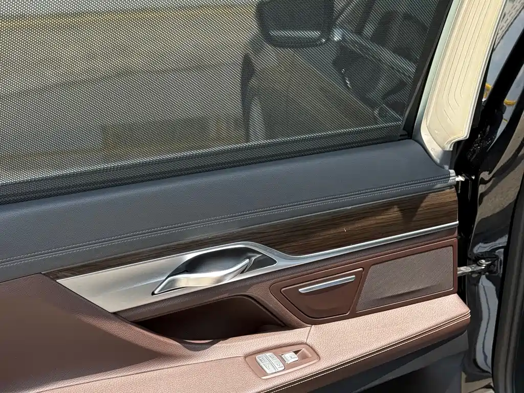 BMW 7 Series 2017 — фото 14