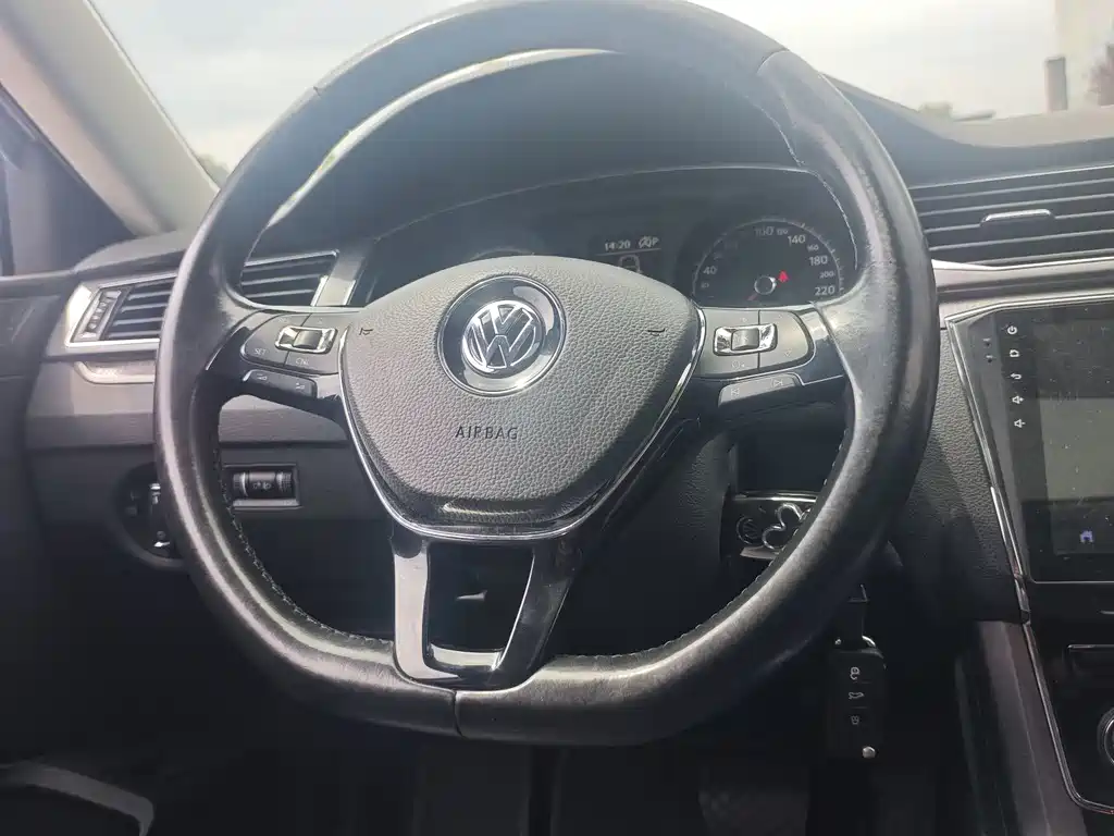 Volkswagen Passat 2017 — фото 10