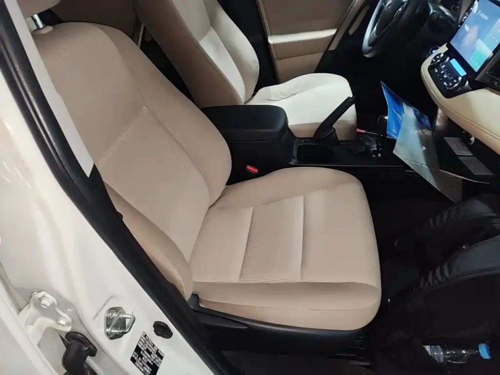 Toyota RAV4 2015 — фото 25