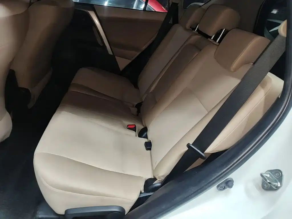 Toyota RAV4 2015 — фото 17