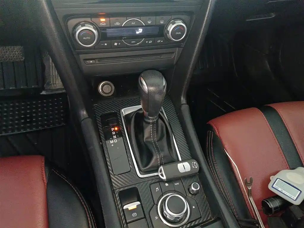 Mazda 3 Axela 2018 — фото 14