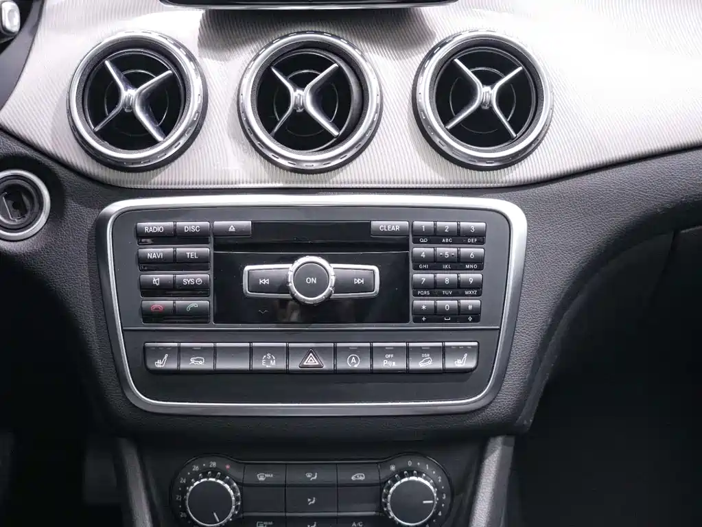 Mercedes-Benz GLA 2015 — фото 15