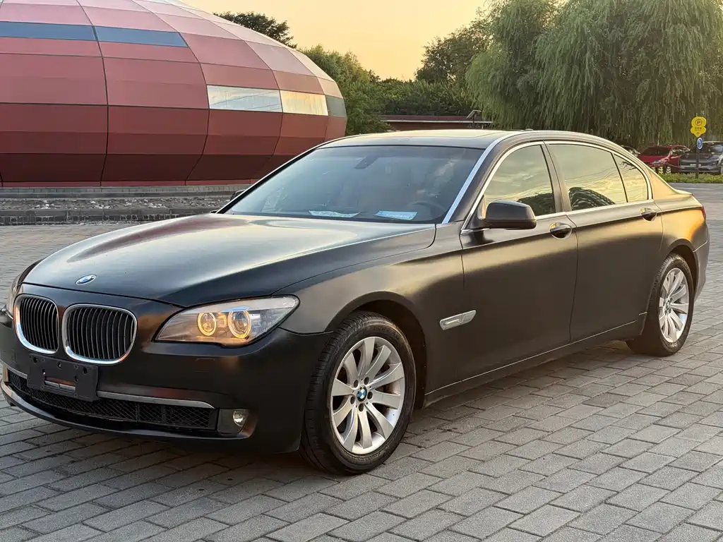 BMW 7 Series 2011 — фото 1