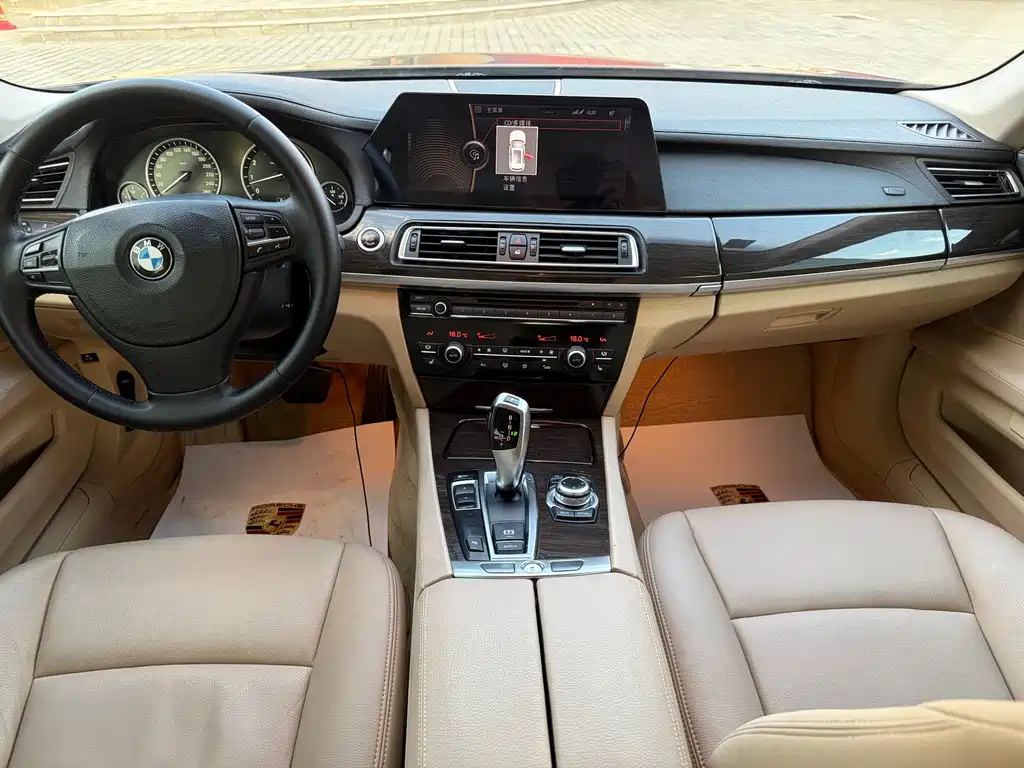 BMW 7 Series 2011 — фото 17