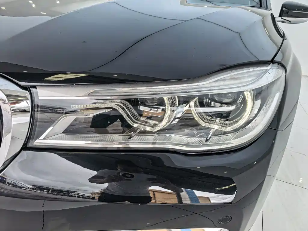 BMW 7 Series 2018 — фото 16