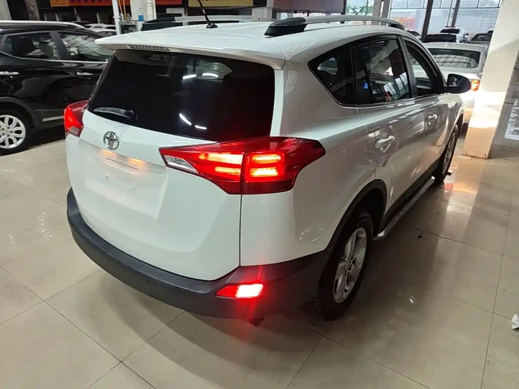 Toyota RAV4 2015