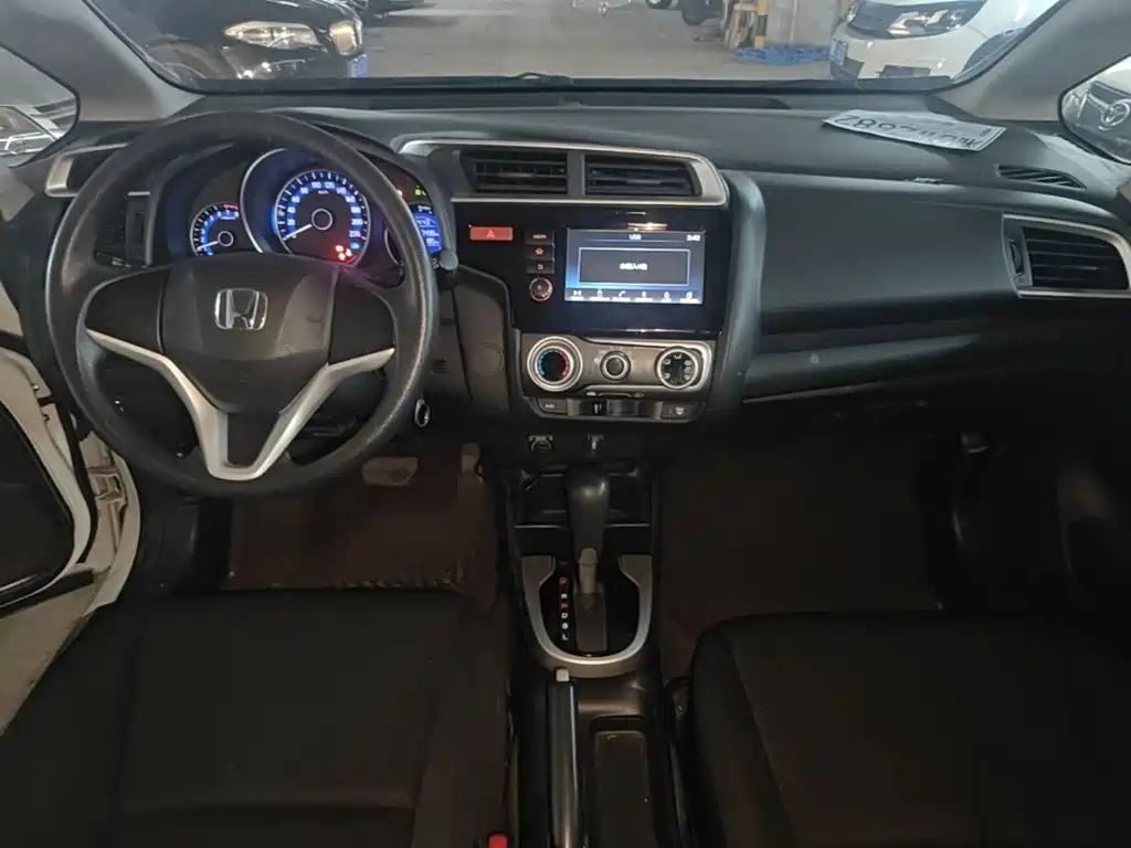 Honda Fit 2016 — фото 10