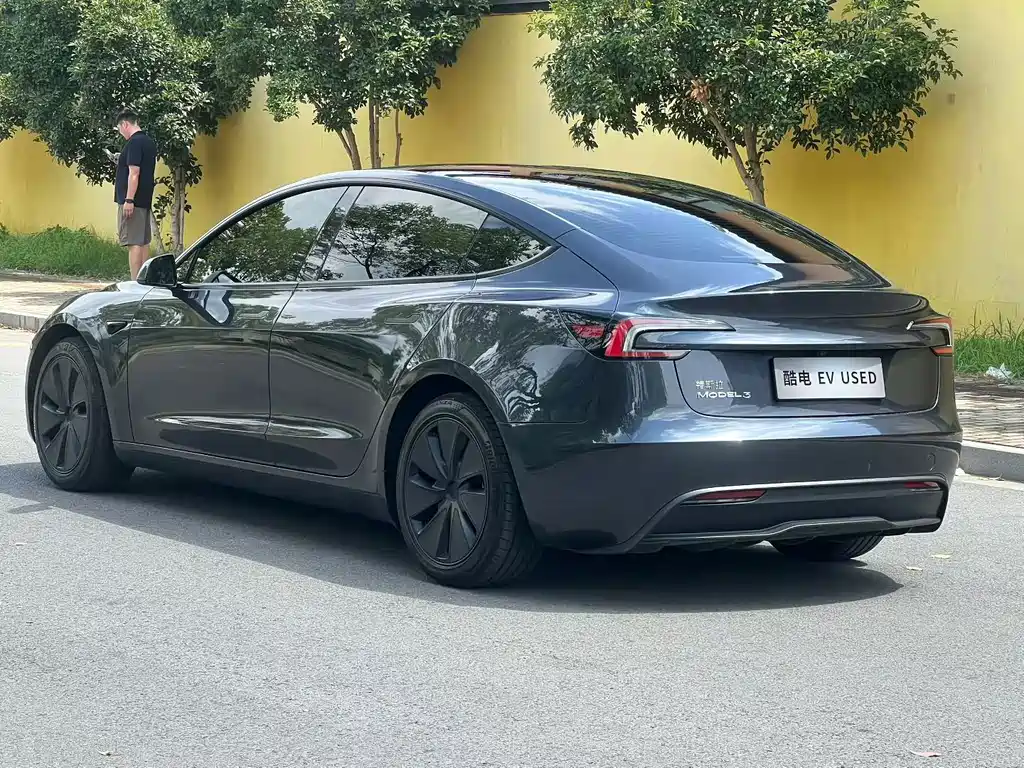 Tesla Model 3 2025 — фото 4