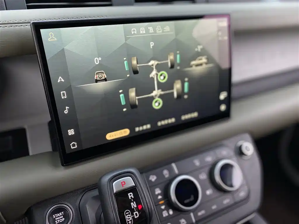 Land Rover Defender 2022 — фото 15