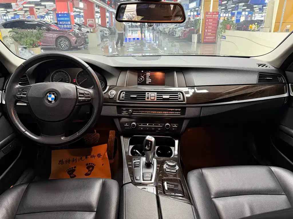 BMW 5 Series 2016 — фото 11