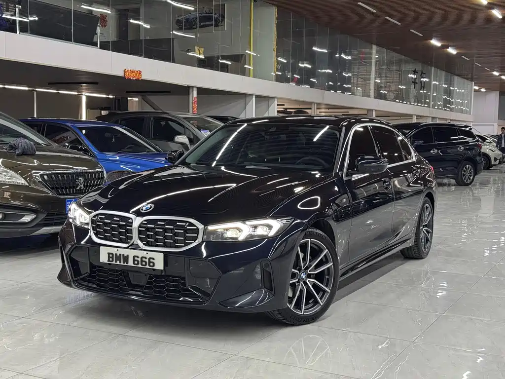BMW 3 Series 2025 — фото 1