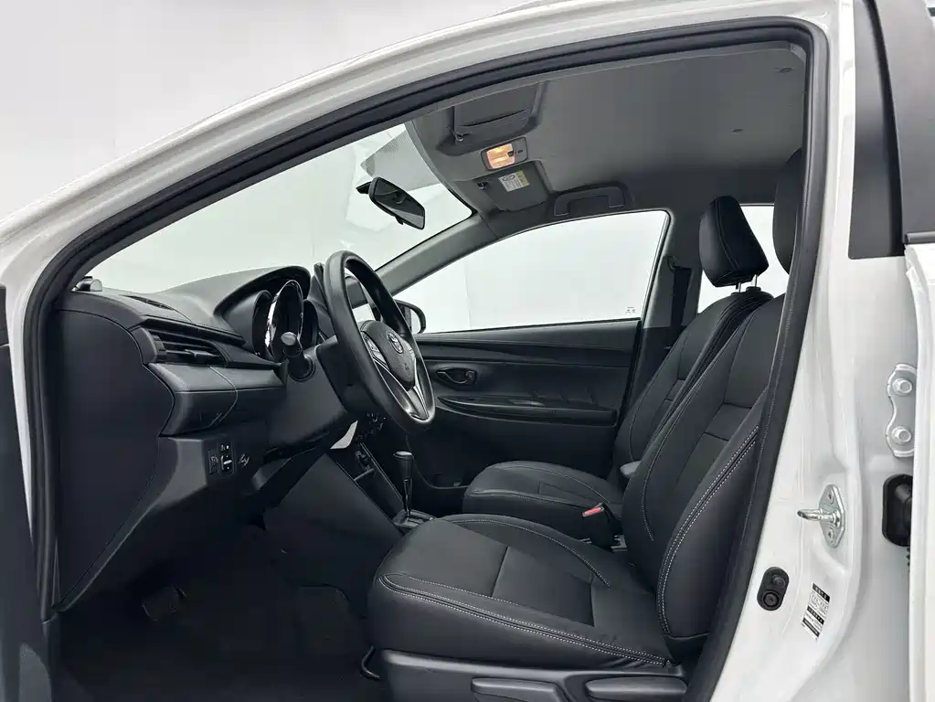 Toyota Yaris L 2023 — фото 5